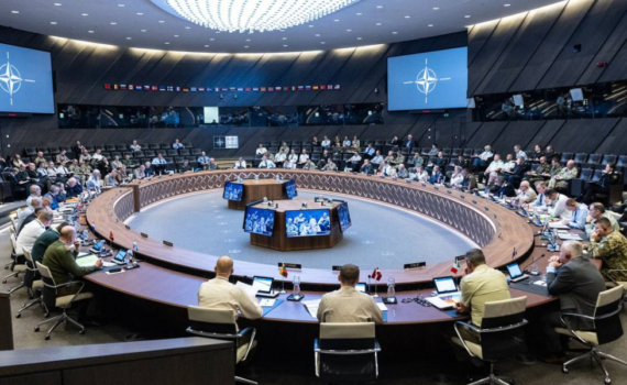 Европа в страхе от возвращения Трампа в Белый дом мечтает о собственной армии, но население стран ЕС встать в строй желанием не горит