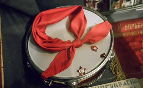 Перестройка и последующая приватизация потребовали дерационализации народного сознания, считает российский политик