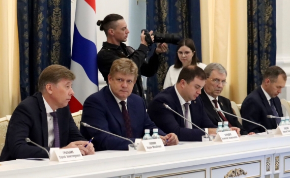 Полпред Анатолий Серышев и губернатор Владимир Мазур обсудили развитие туризма в СФО