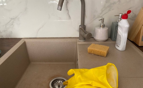 Не паникуйте у раковины: эти 3 шага помогут прочистить сток в трубах без химии — быстро и безопасно Не паникуйте у раковины: эти 3 шага помогут прочистить сток в трубах без химии — быстро и безопасно